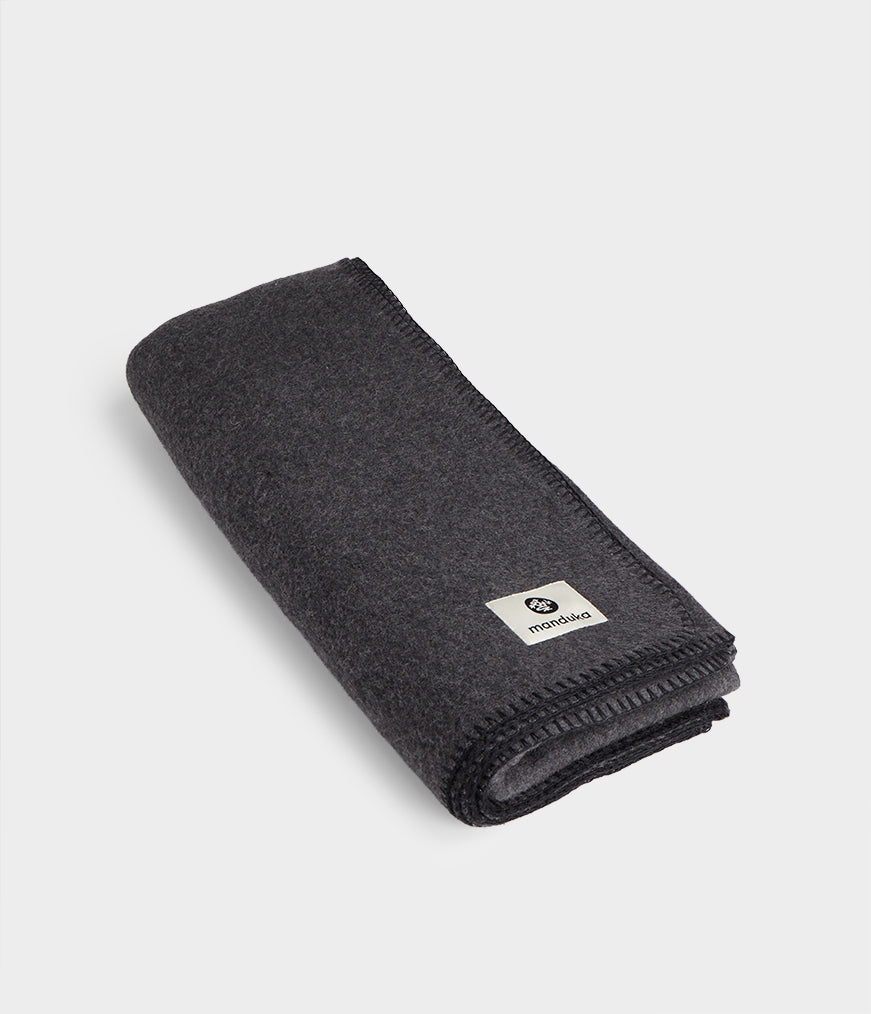 4G101A020-Props-ESSENTIAL-WOOL-BLANKET-THUNDER-02.jpg